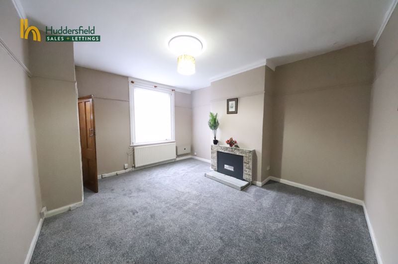 Flat Fartown Green Road in Kirklees