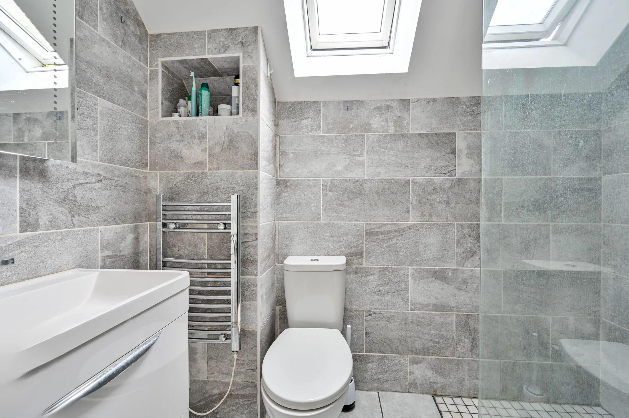 Flat Denzil Road in Guildford