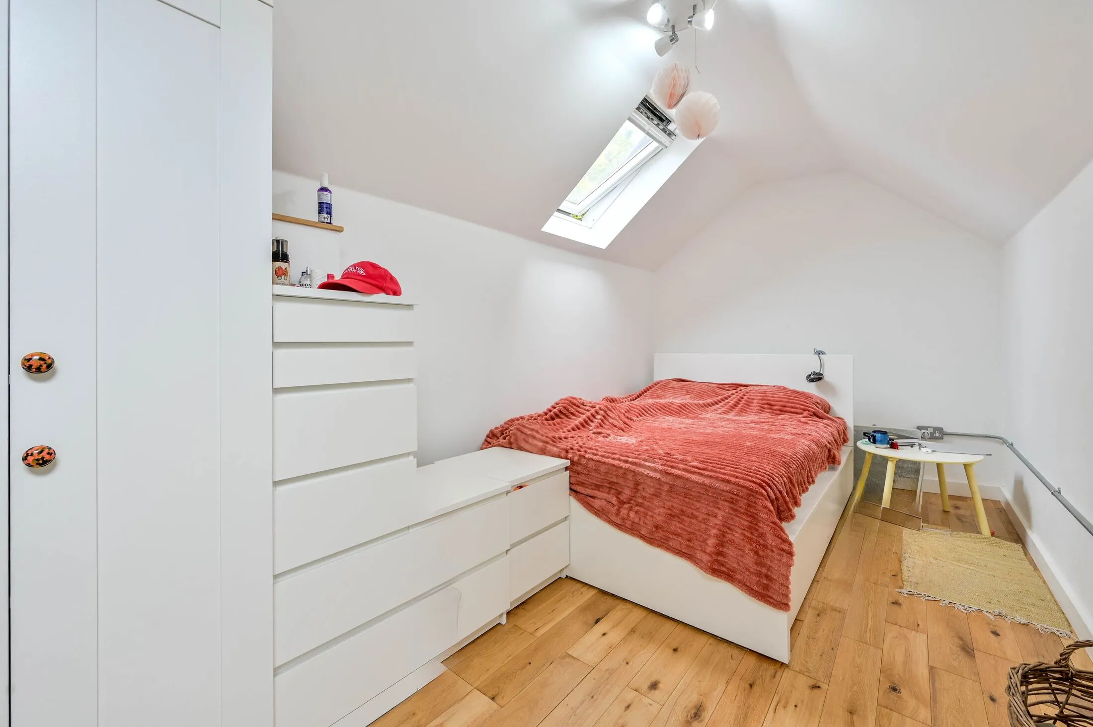Flat Denzil Road in Guildford