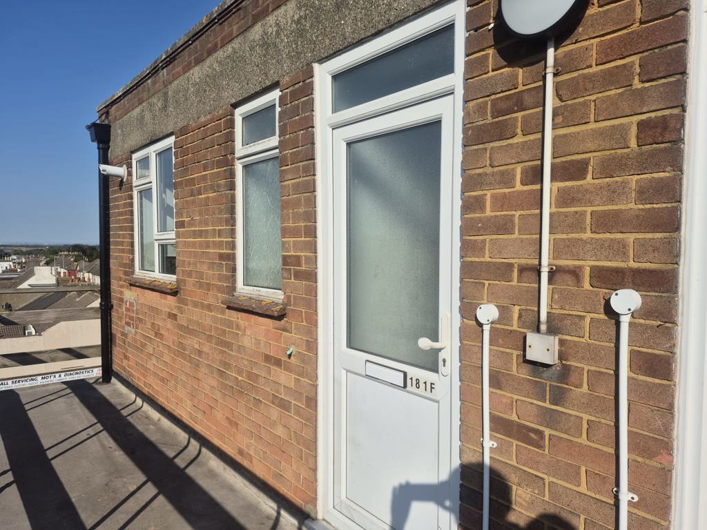 Flat Station Road in Rainham