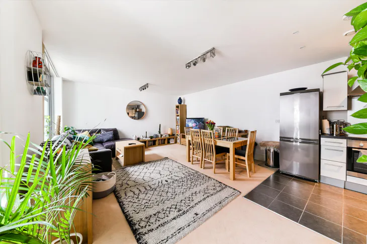 Flat Conewood Street in Greater London