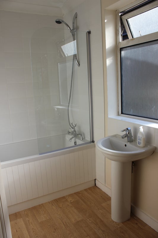 Room Station Close in Greater London