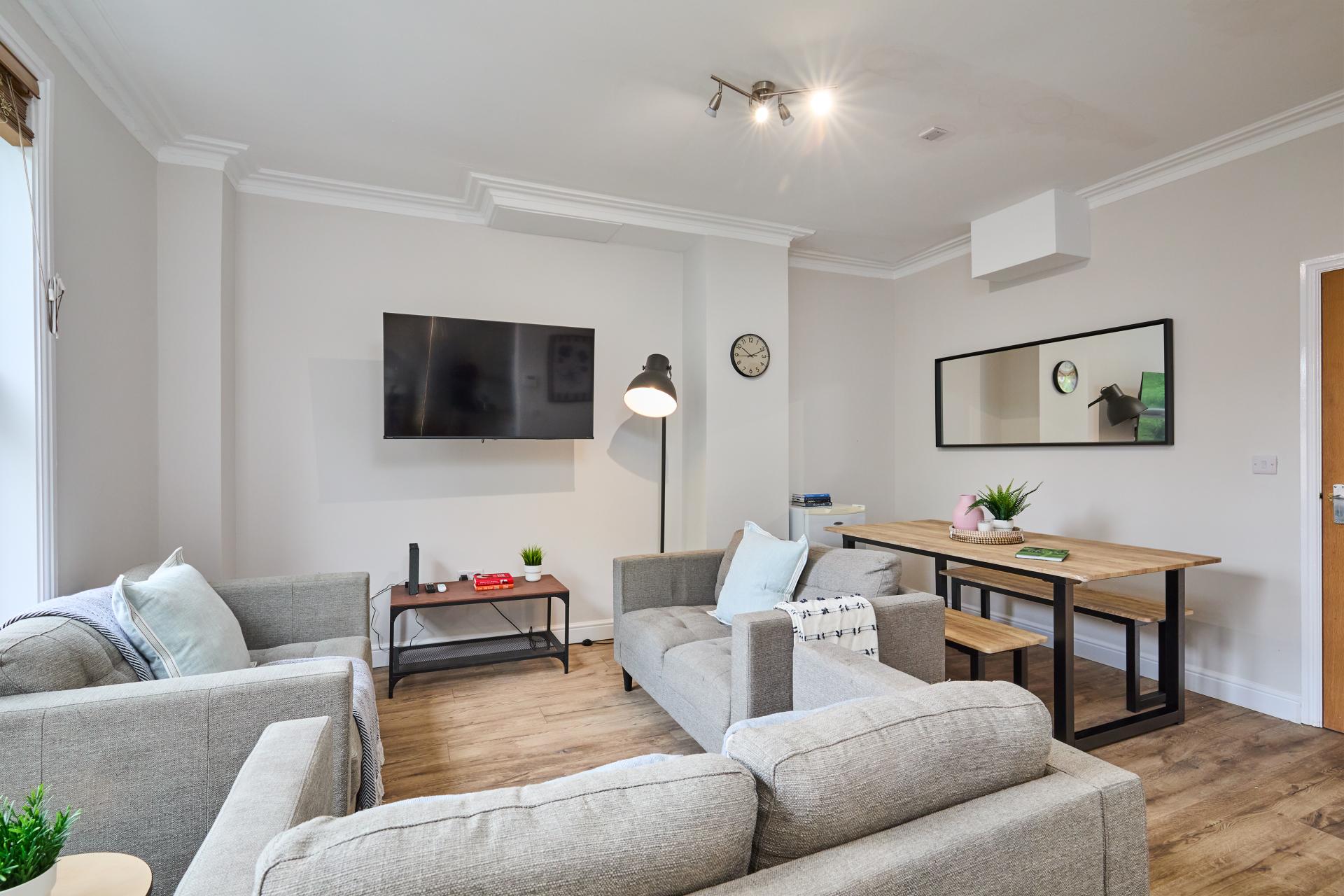 Room Delph Lane in Leeds