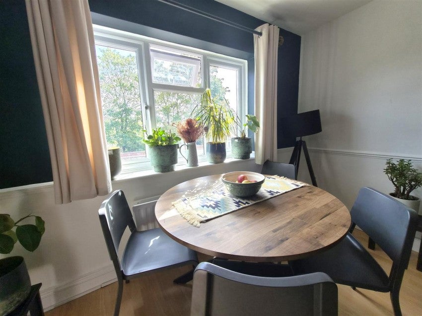 Flat Mayplace Road East in Greater London