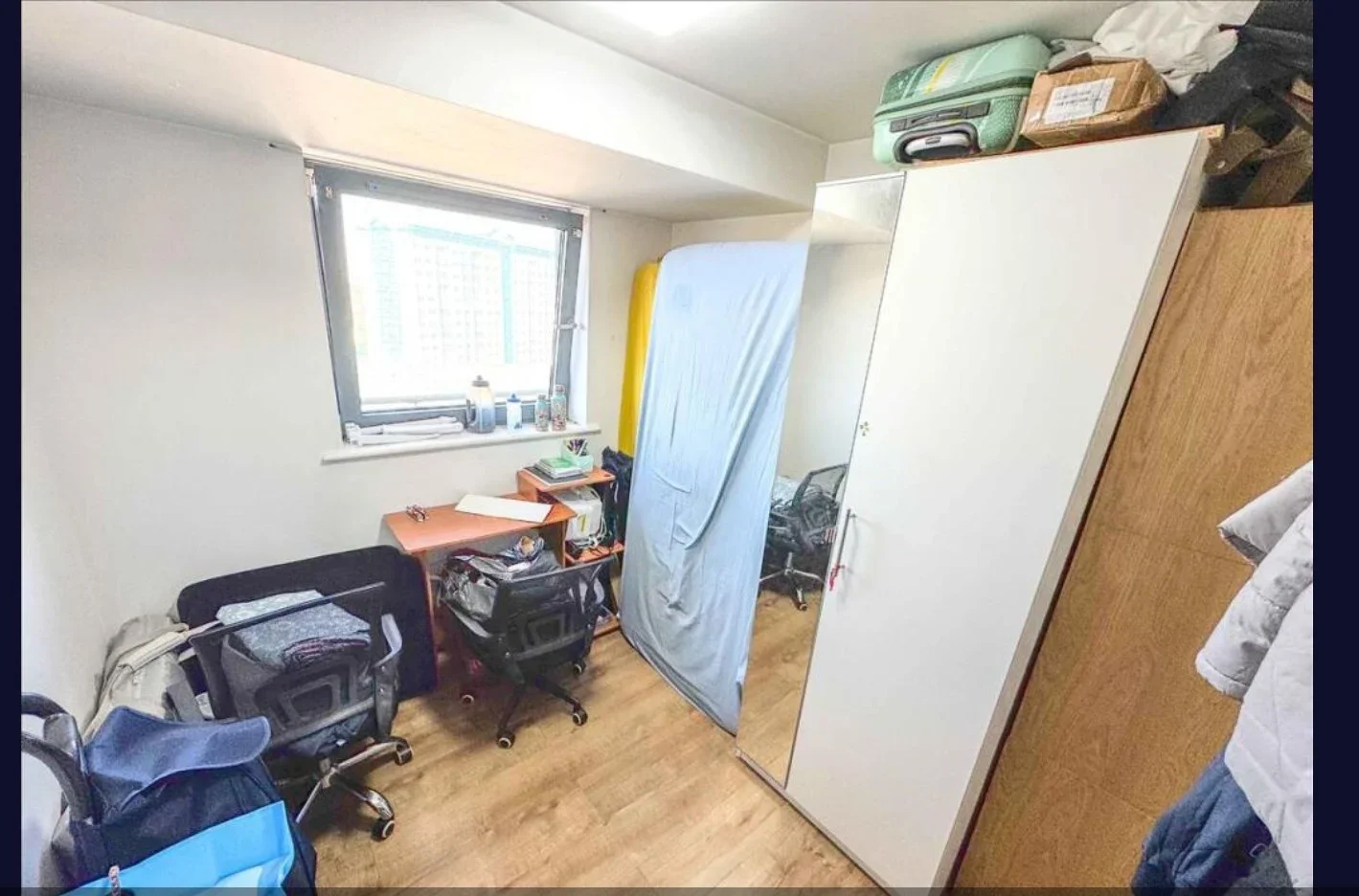 Flat Tilley Road in Greater London