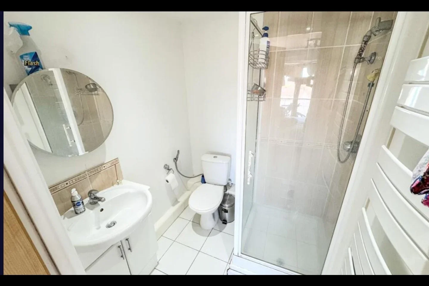 Flat Tilley Road in Greater London