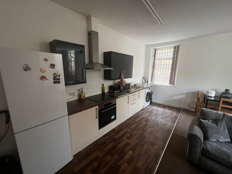 Room Clarkehouse Road in Sheffield
