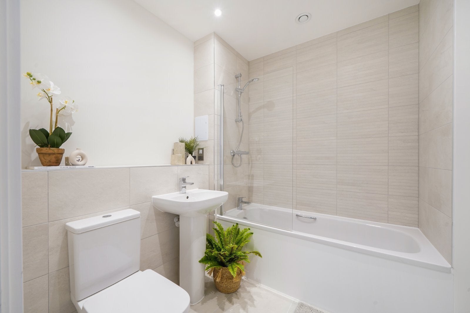 Flat Elmsleigh Road in Borough of Spelthorne