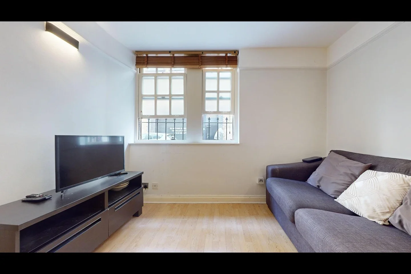 Flat Cephas Street in Greater London