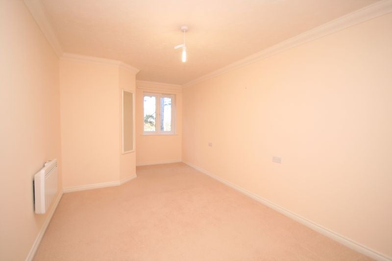 Flat Wellington Avenue in Princes Risborough