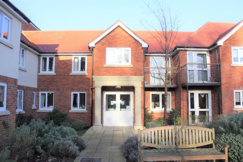 Flat Wellington Avenue in Princes Risborough