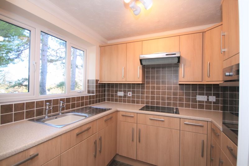 Flat Wellington Avenue in Princes Risborough