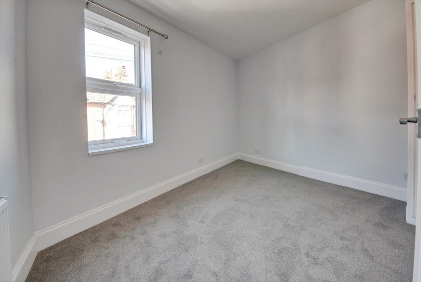 Flat Percy Road in Watford