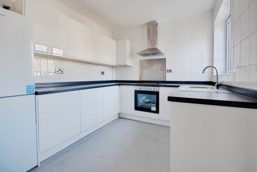 Flat Percy Road in Watford