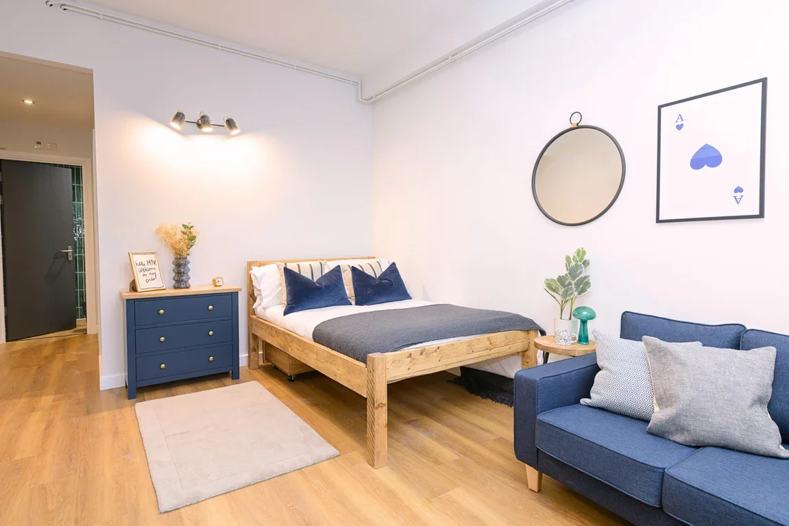 Flat Grosvenor Road in Greater London