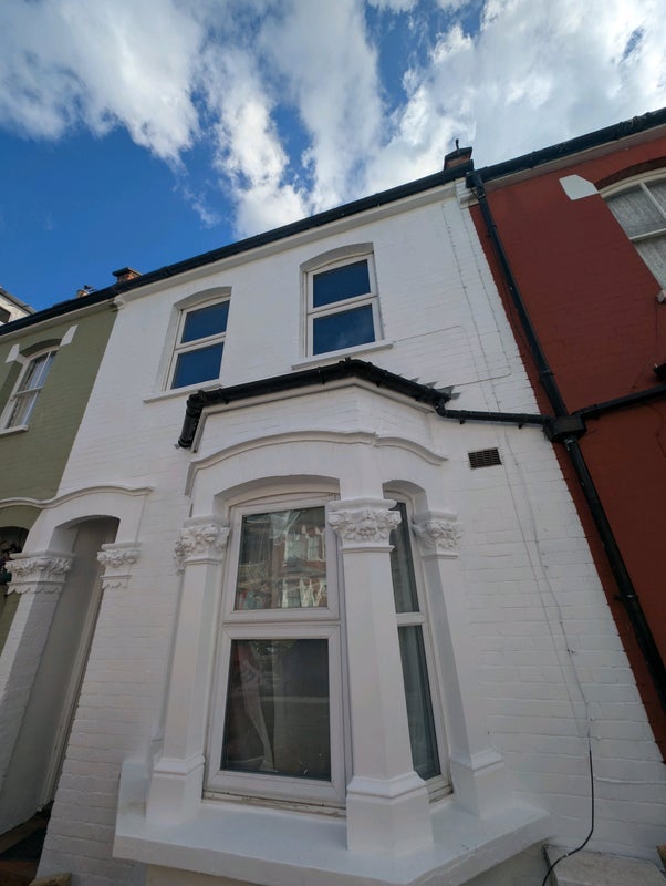 Room Ferndale Road in Greater London