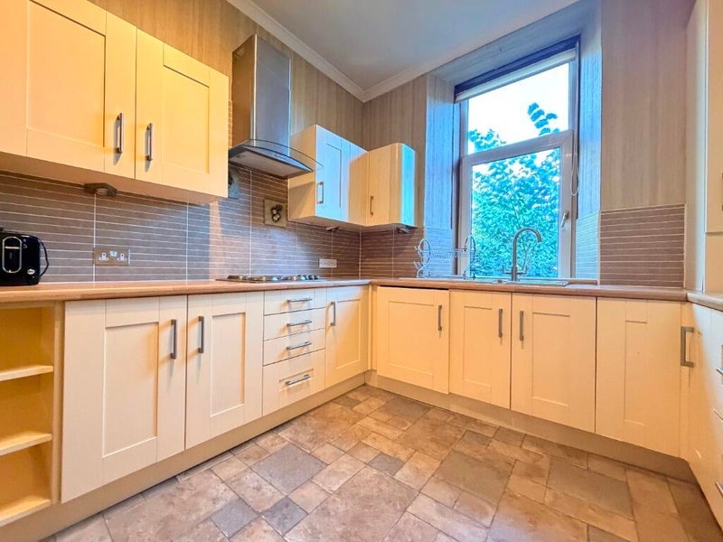 Flat Whitefield Road in Glasgow