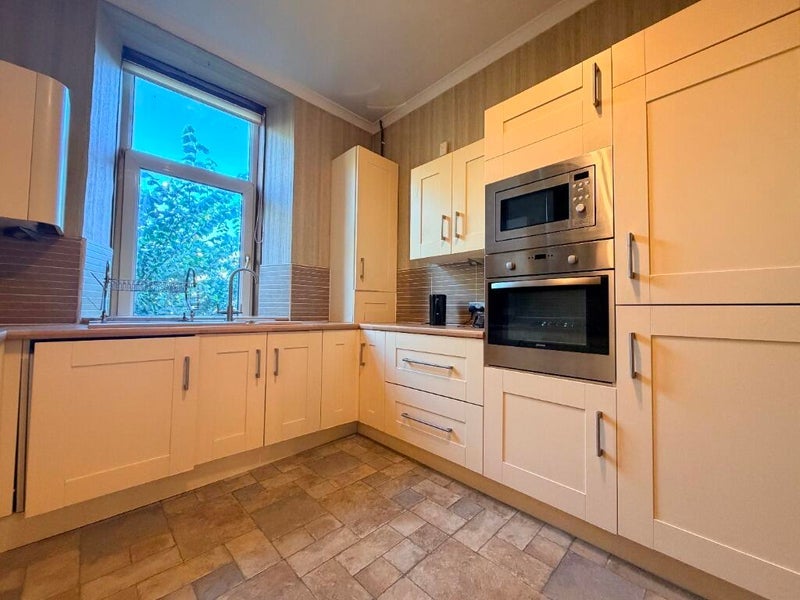 Flat Whitefield Road in Glasgow