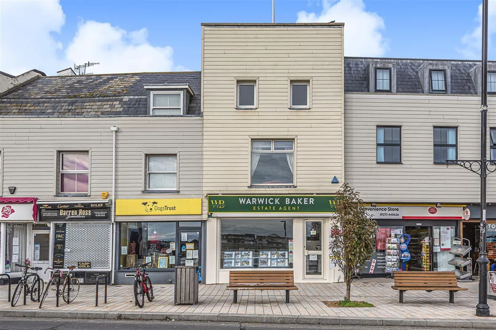 Flat Eastern Close in Adur