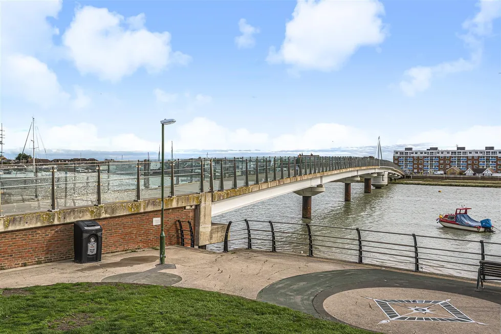 Flat Eastern Close in Adur
