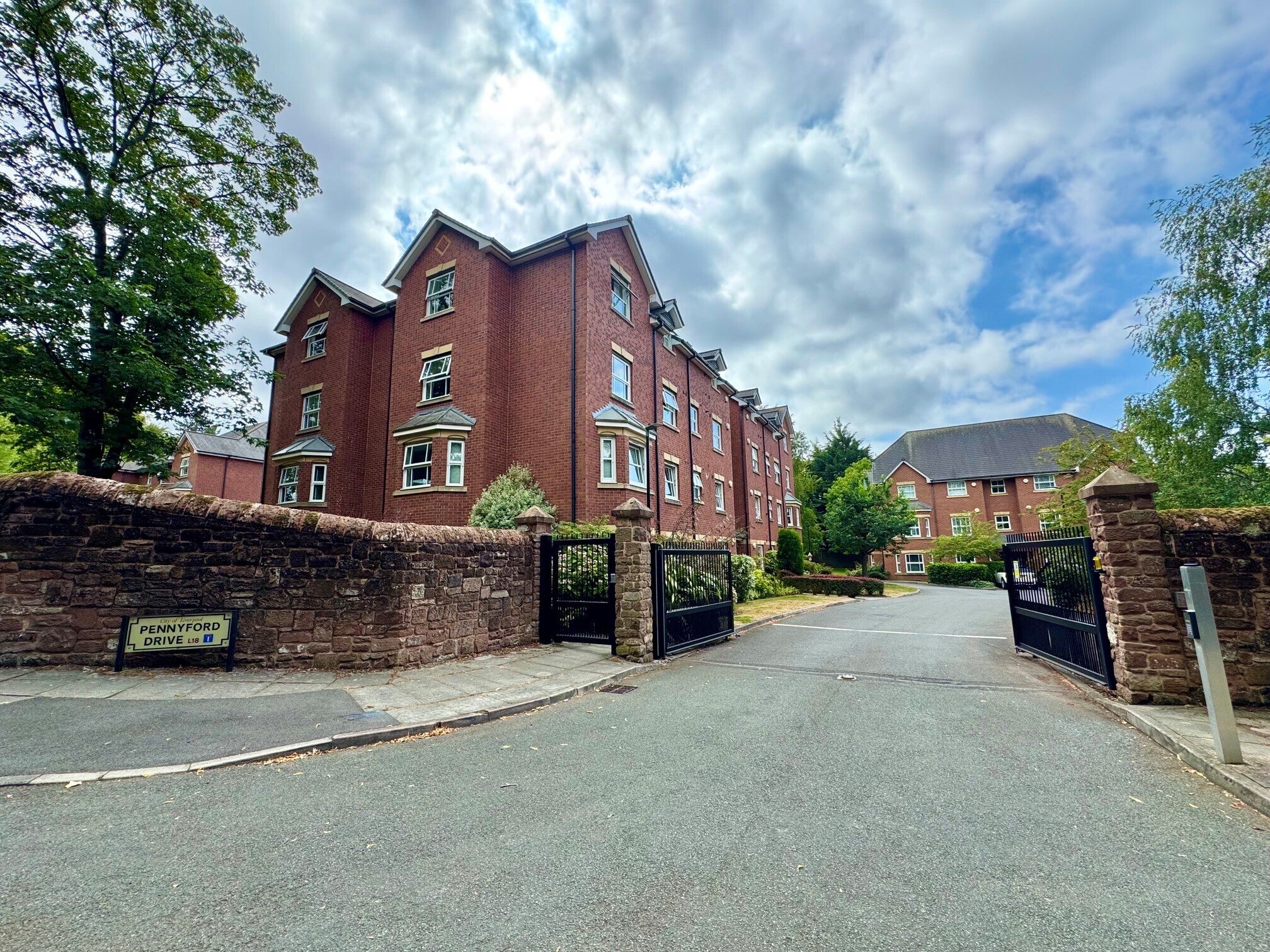 Flat Pennyford Drive in Liverpool