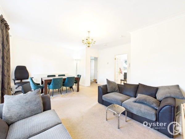 Flat Regents Court in London