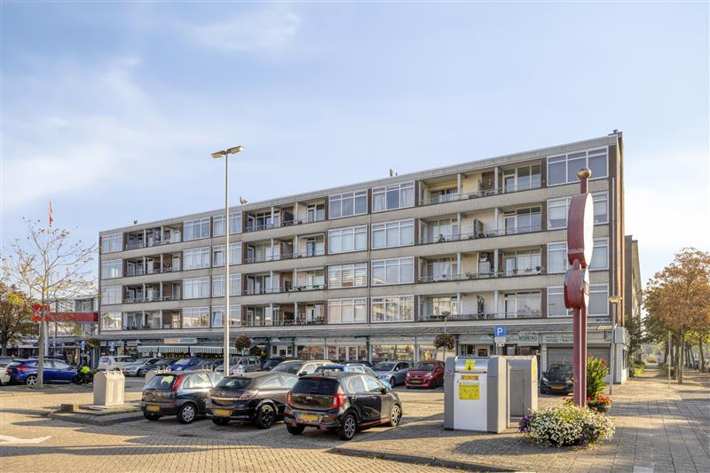 Appartement te koop: Wormerplein 28, Purmerend