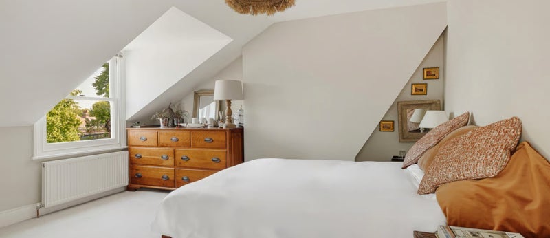 Room Thornton Avenue in Greater London