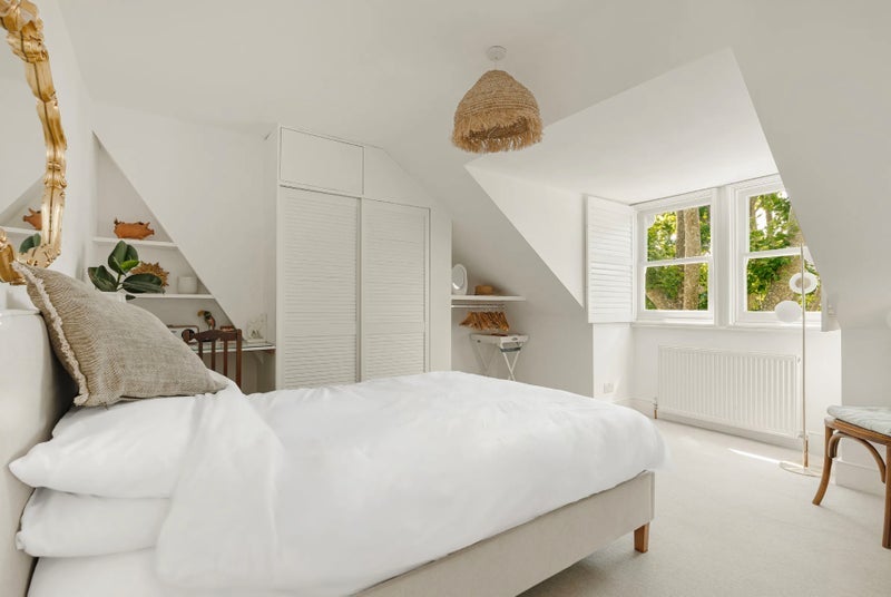 Room Thornton Avenue in Greater London