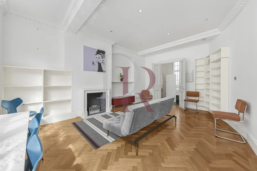 Flat Shaftesbury Avenue in City of Westminster