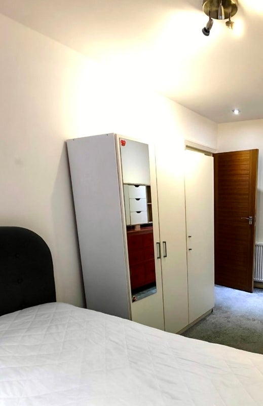 Room Edge Point Close in Greater London