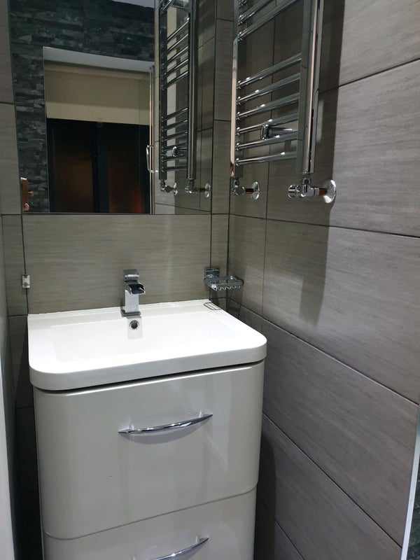 Room Edge Point Close in Greater London