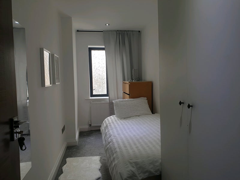 Room Edge Point Close in Greater London