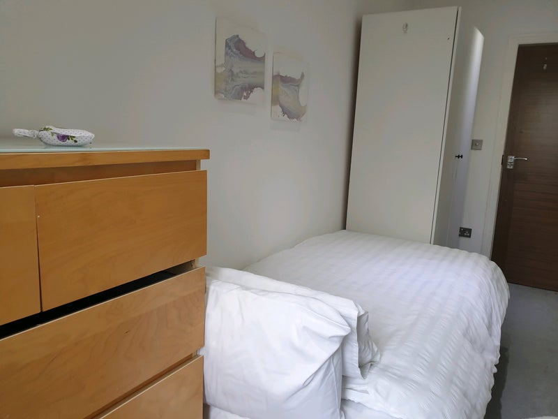 Room Edge Point Close in Greater London