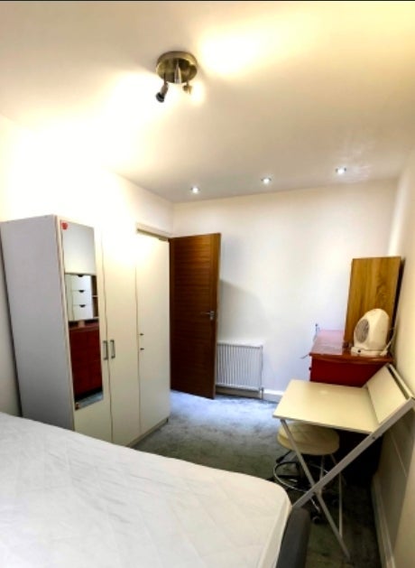 Room Edge Point Close in Greater London