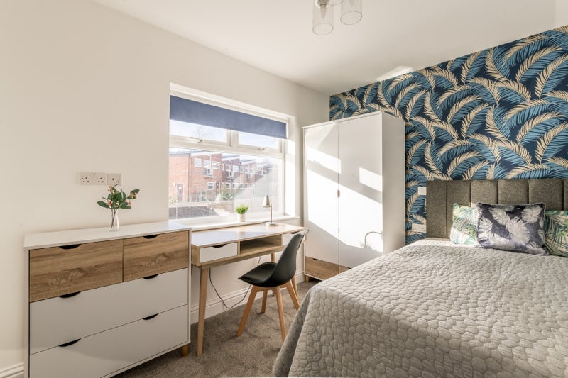 Room Ambleside Avenue in Bristol