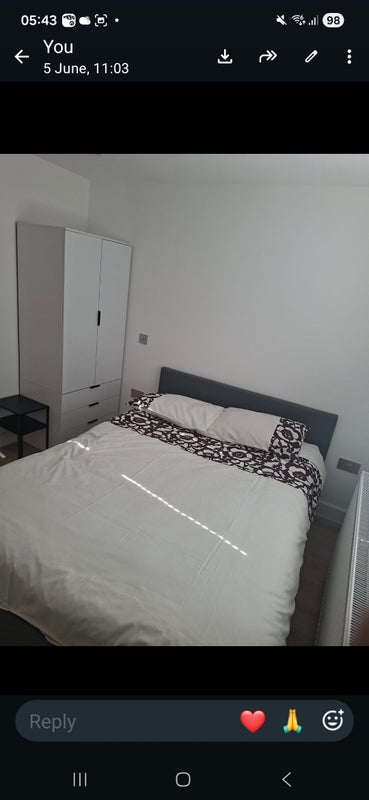 Room Crest Avenue in Basildon