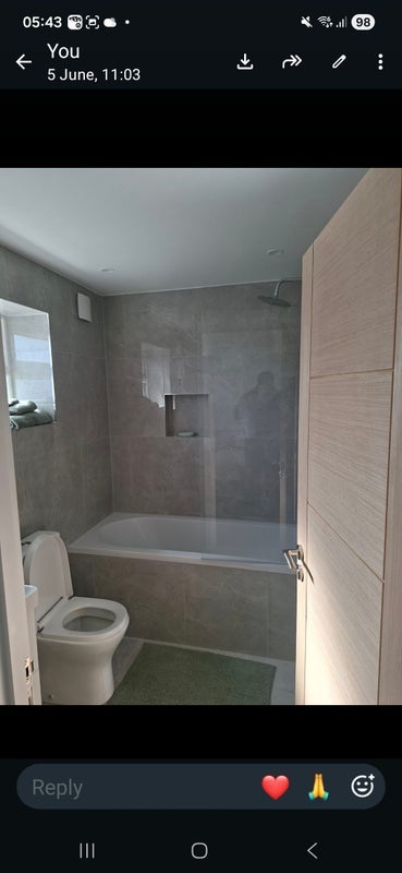 Room Crest Avenue in Basildon