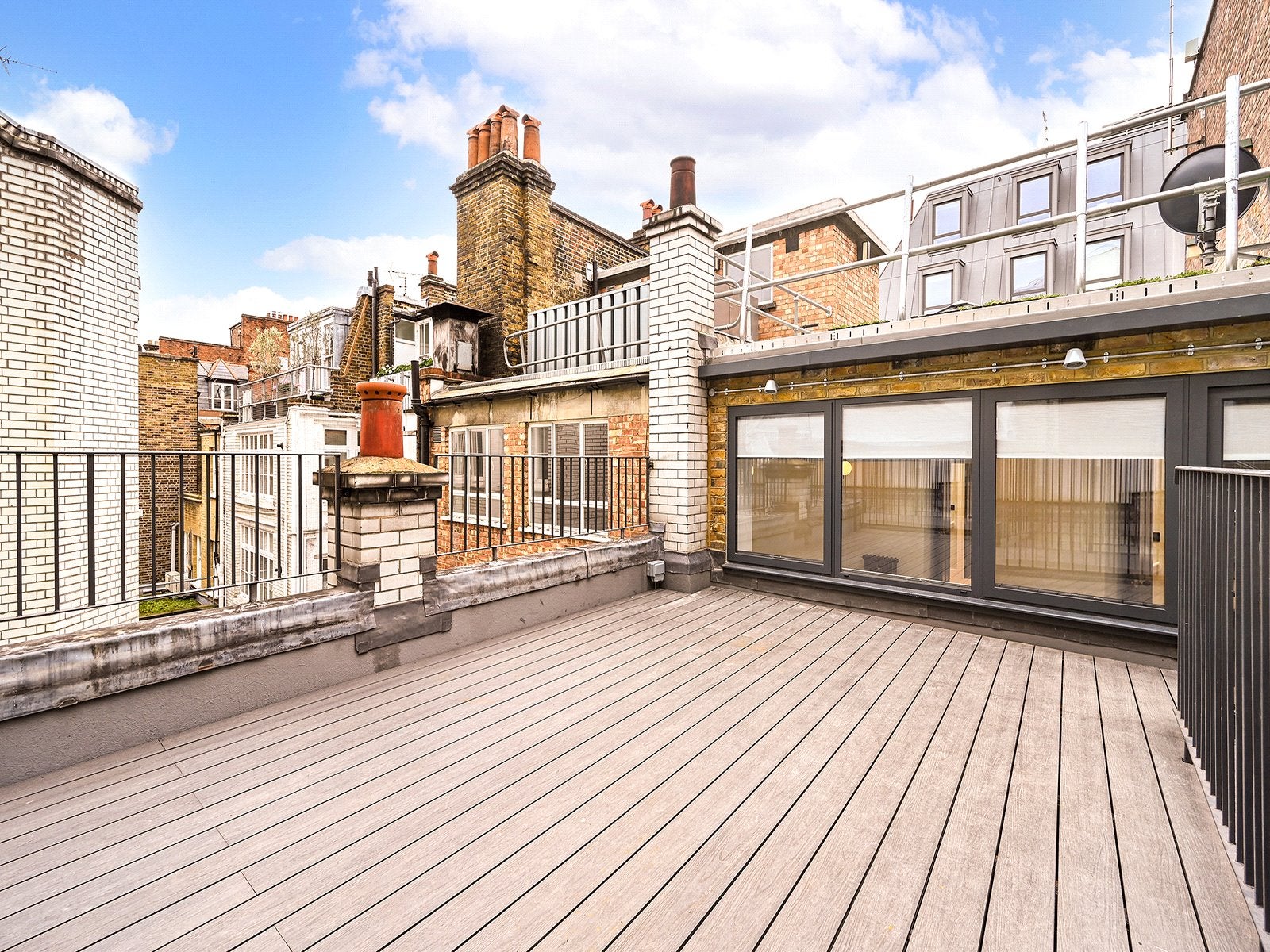Flat Beak Street in City of Westminster