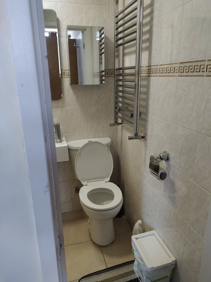 Room Grant Road in Greater London