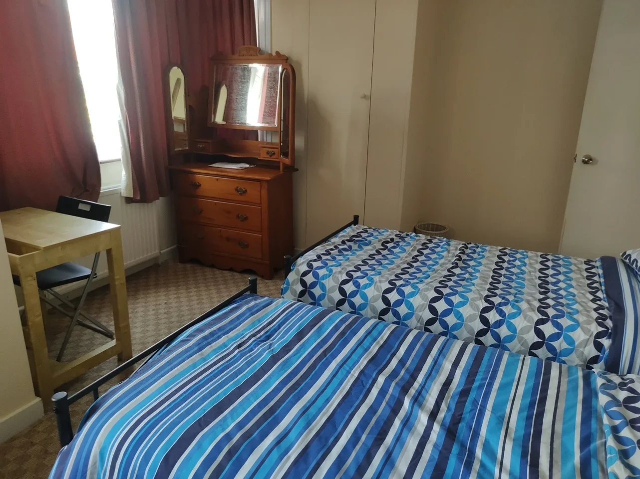 Room Grant Road in Greater London