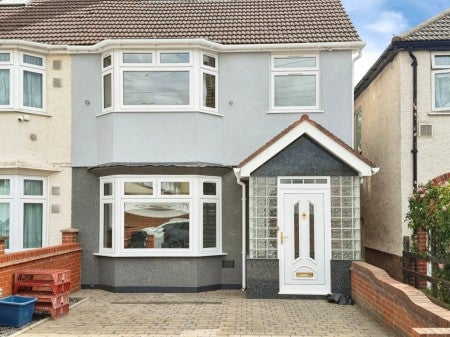 House Hinton Avenue in Greater London