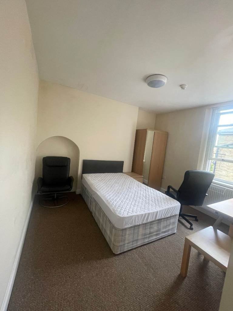 Room Back Ashgrove in Bradford
