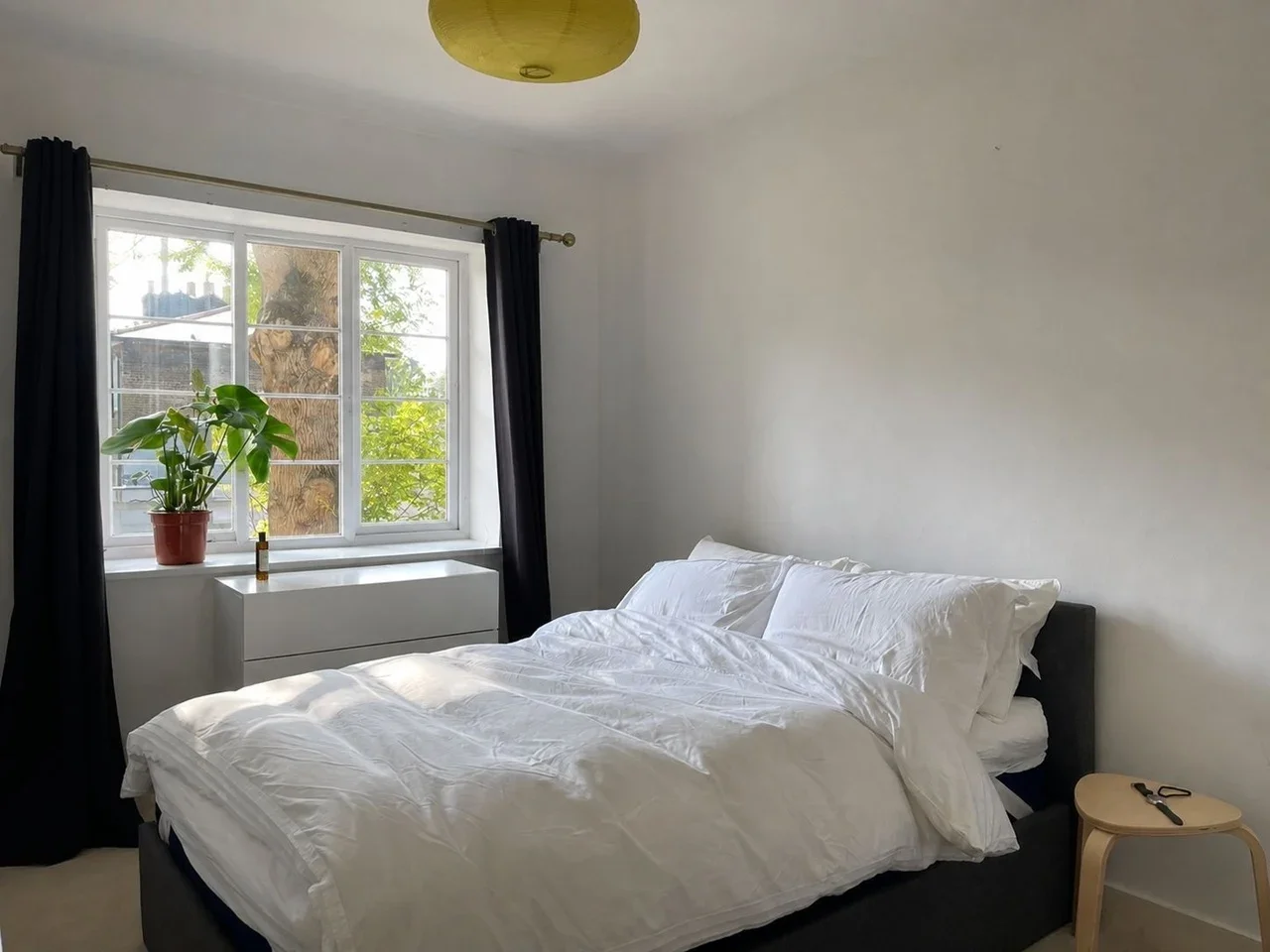 Flat Northchurch Road in Greater London