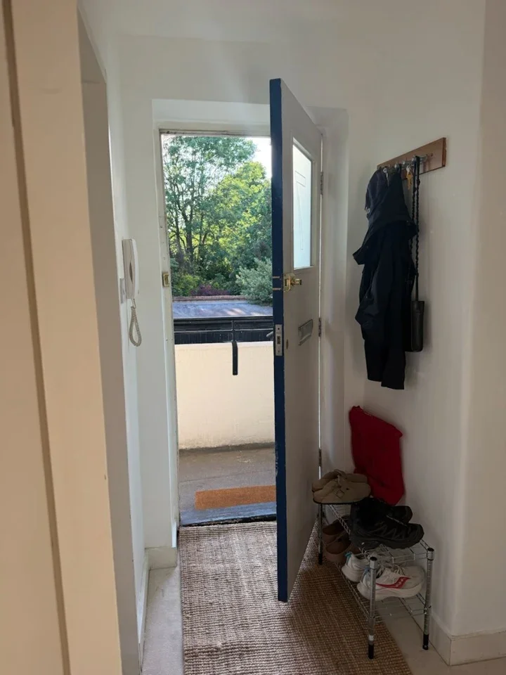 Flat Northchurch Road in Greater London