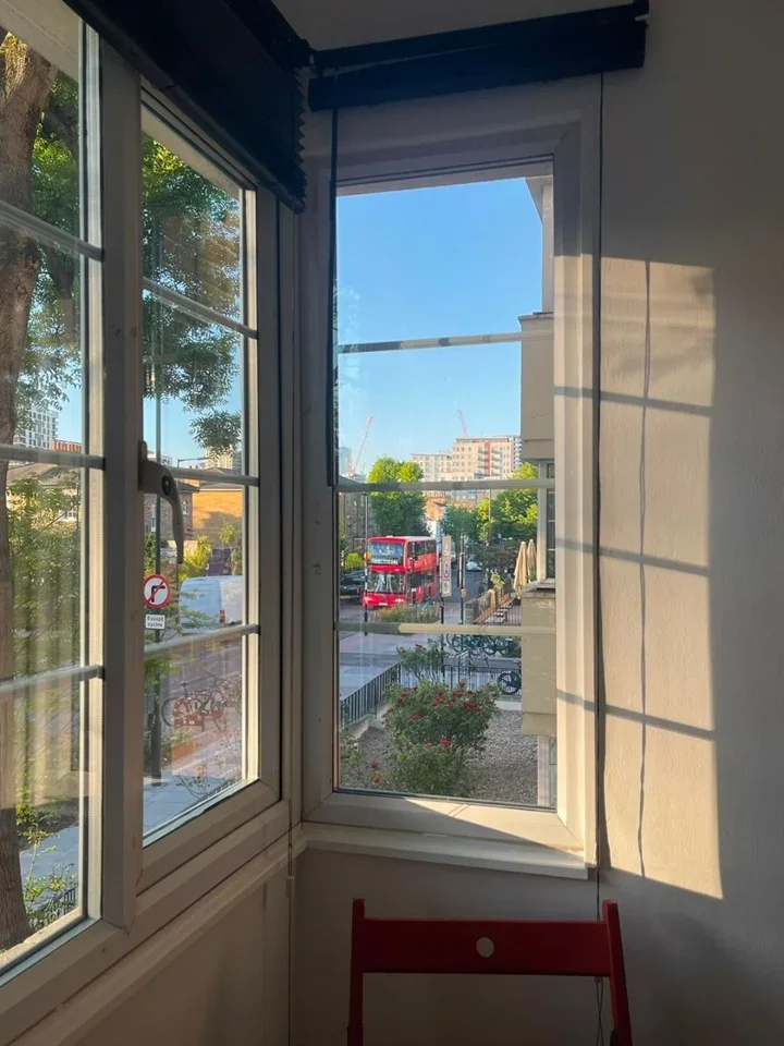 Flat Northchurch Road in Greater London