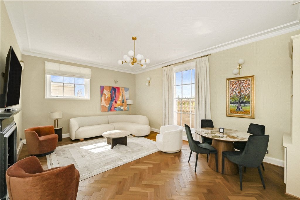 Flat Cumberland Terrace Mews in Greater London