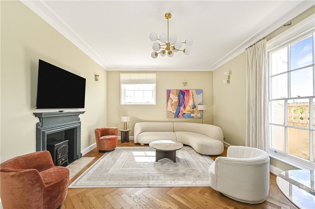 Flat Cumberland Terrace Mews in Greater London