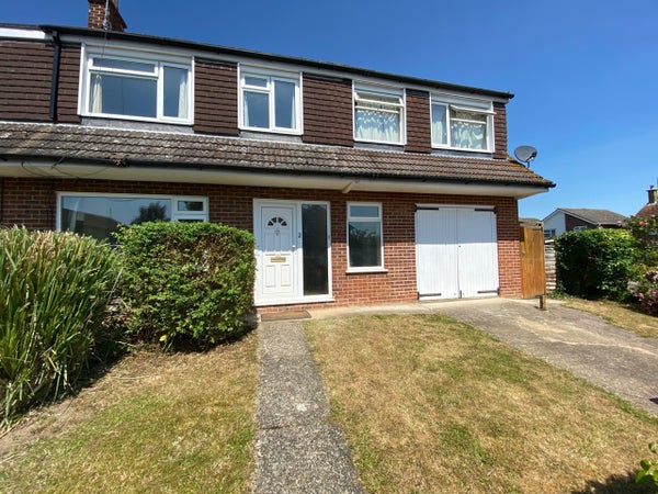 Flat Birchwood Walk in Canterbury
