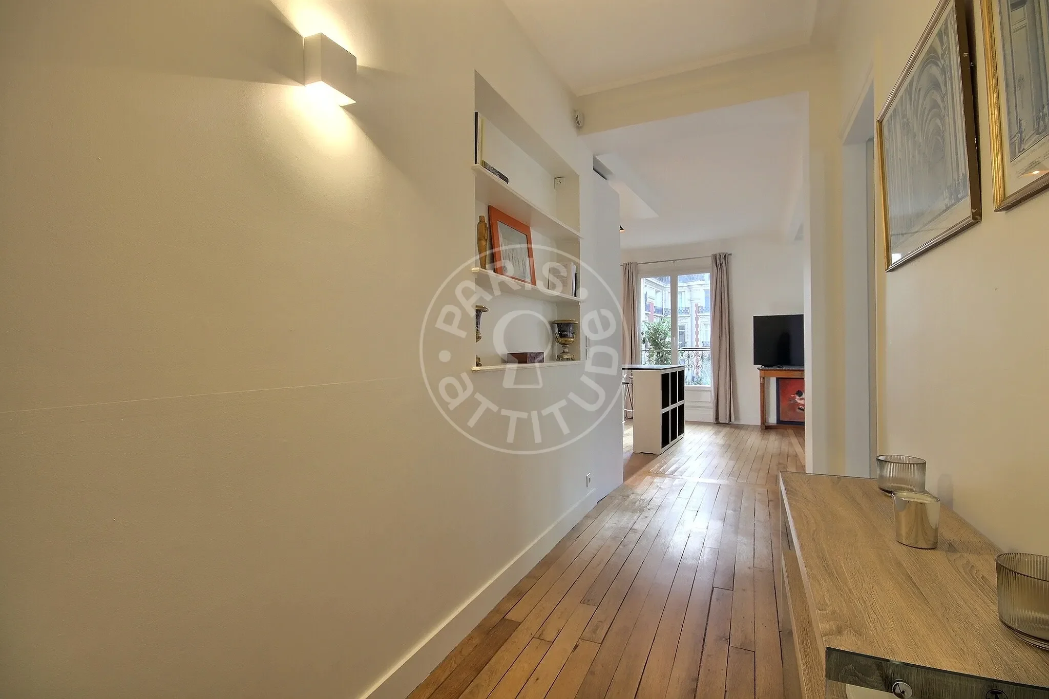 Flat Avenue Sainte-Foy in Neuilly-sur-Seine